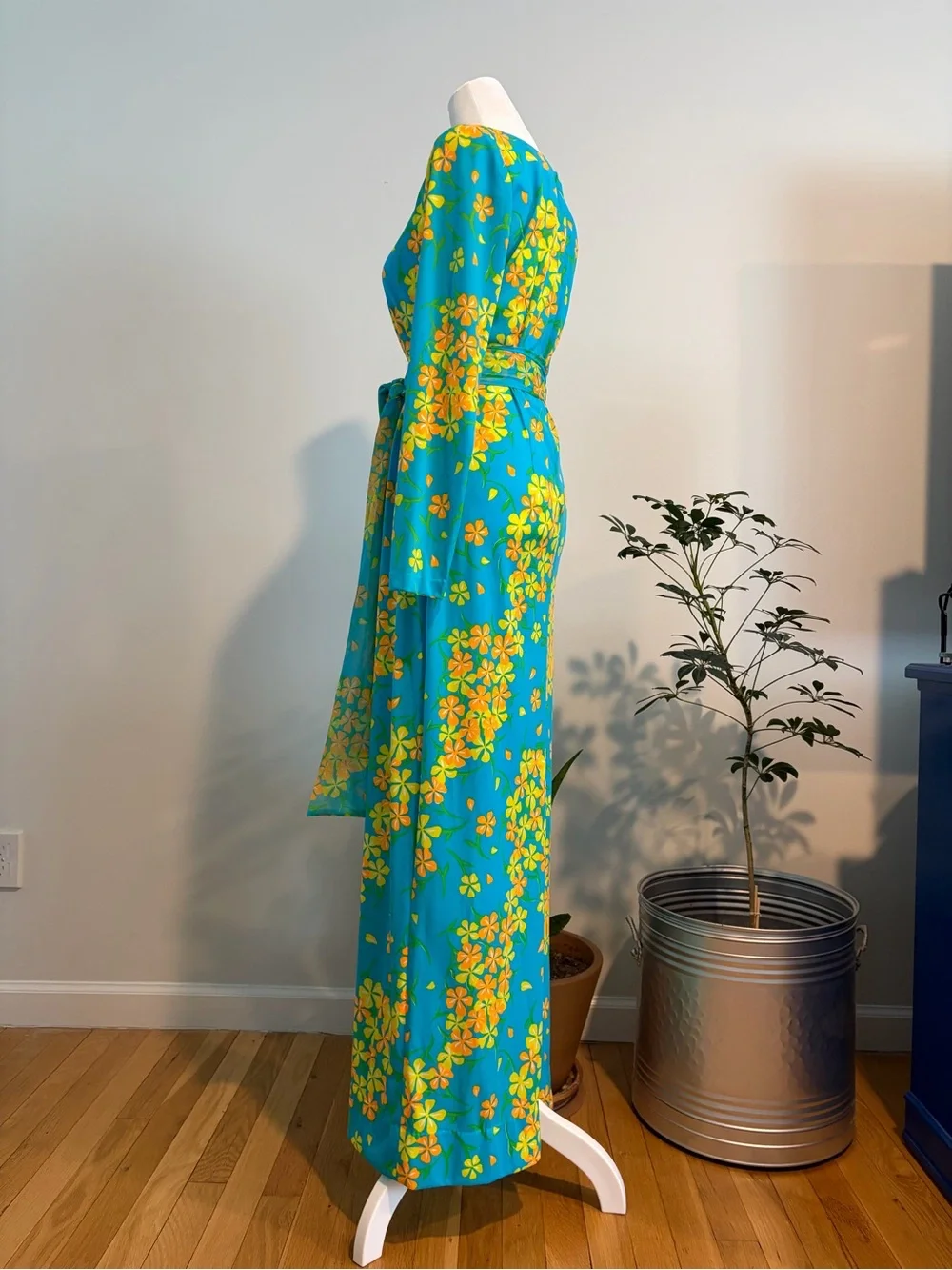 Vintage 70s Vanda Fashions Hawaiian Floral Print Maxi Dress with Scarf/Turban